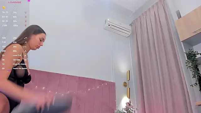 Snapshot of AprilWong chatting on 01-16-25, 12:20 AprilWong online show from 01-16-25, 12:20