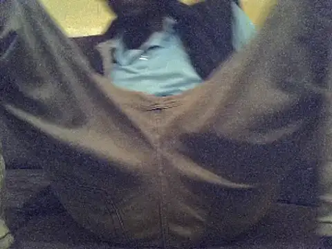 Snapshot of Delicious-D chatting on 03-03-25, 08:43 Delicious-D online show from 03-03-25, 08:43