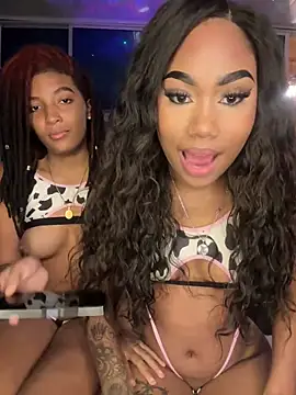 Snapshot of Lya-Kasandra chatting on 01-09-25, 01:39 Lya-Kasandra online show from 01-09-25, 01:39