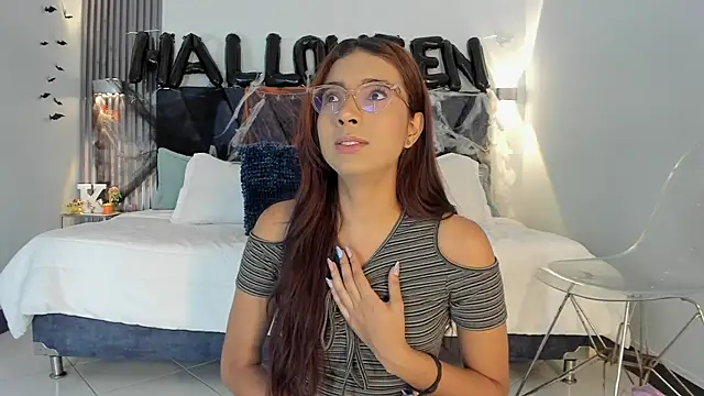 sara saenz99 online show from 10-27-25, 08:13