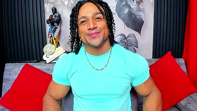 Snapshot of MikeEstevess chatting on 10-13-25, 02:11 MikeEstevess online show from 10-13-25, 02:11