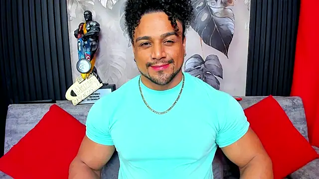 Snapshot of MikeEstevess chatting on 12-18-25, 07:36 MikeEstevess online show from 12-18-25, 07:36