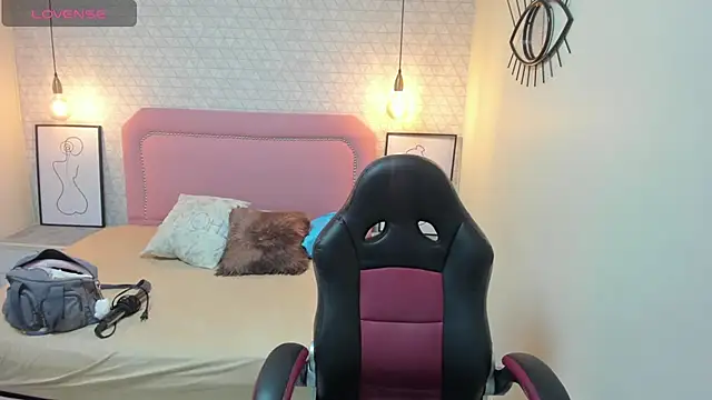 Kittytimberlake online show from 10-30-25, 12:06