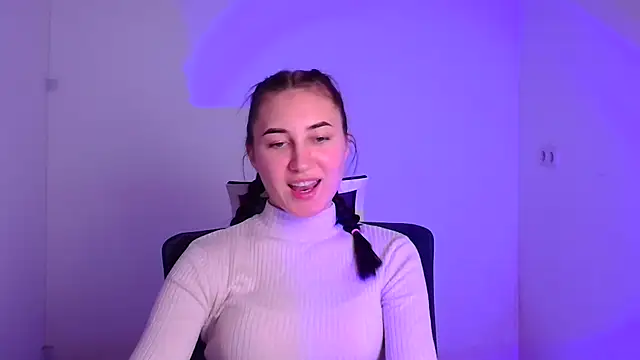 Jennifer Blum online show from 12-04-24, 03:32