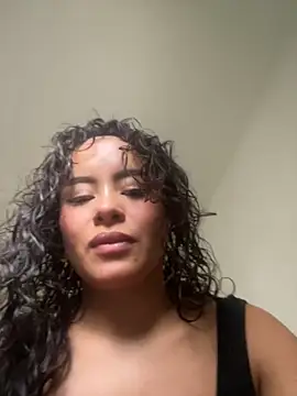 Snapshot of Marie_Rose chatting on 10-04-25, 06:17 Marie Rose online show from 10-04-25, 06:17