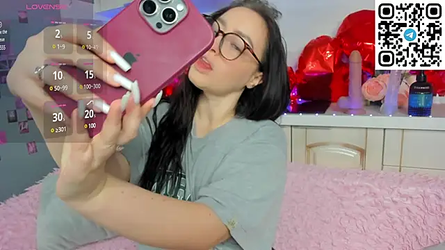 Snapshot of Kruela_Eva chatting on 02-15-25, 11:36 Kruela Eva online show from 02-15-25, 11:36