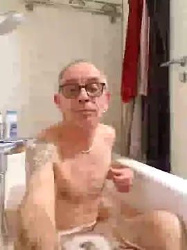 Snapshot of heitzer1072 chatting on 02-07-25, 04:14 heitzer1072 online show from 02-07-25, 04:14