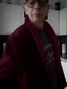 Snapshot of heitzer1072 chatting on 02-26-26, 06:23 heitzer1072 online show from 02-26-26, 06:23