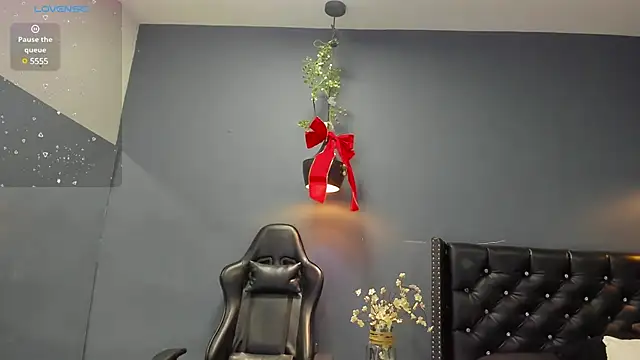 Hannah Miller   online show from 12-14-24, 11:18
