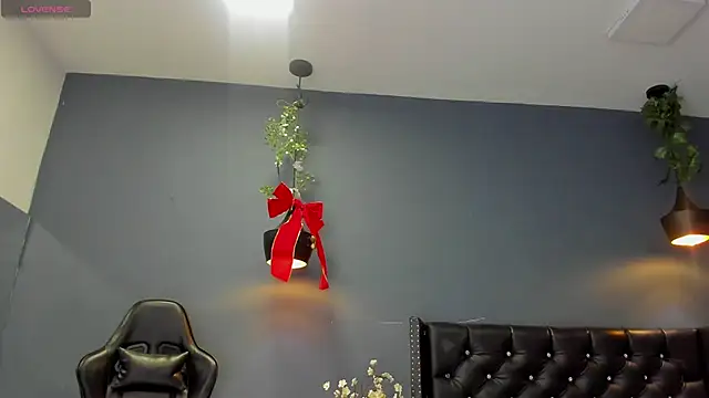 Hannah Miller   online show from 12-18-24, 11:34