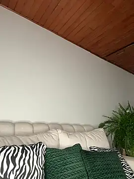 Karen San Miguel online show from 01-03-25, 07:18