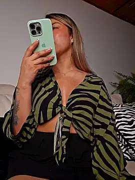 Karen San Miguel online show from 01-19-25, 01:21