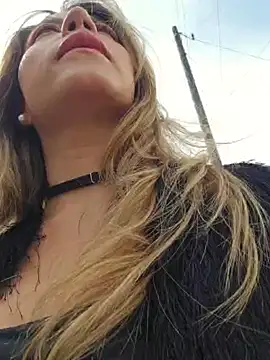 Karen San Miguel online show from 10-16-25, 07:15