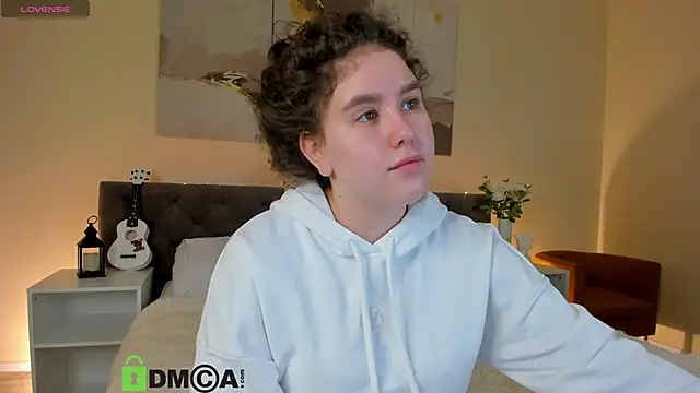 Ariella Sol online show from 10-10-25, 01:04