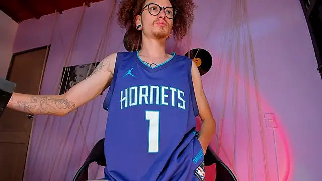 Snapshot of MrShaggy chatting on 01-14-25, 01:28 MrShaggy online show from 01-14-25, 01:28