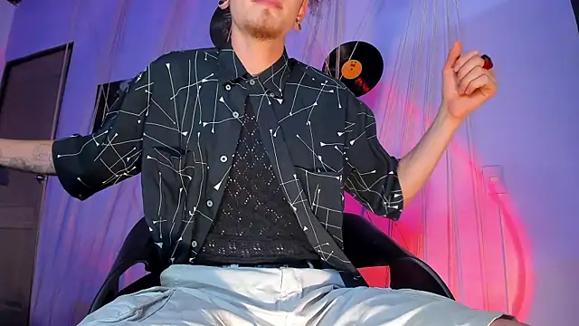 Snapshot of MrShaggy chatting on 01-24-25, 09:37 MrShaggy online show from 01-24-25, 09:37