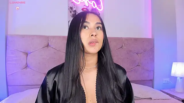 Cameliaa Smiith online show from 12-18-24, 09:47