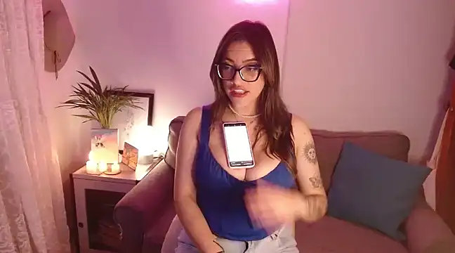 Snapshot of Nicole_white_11 chatting on 03-11-25, 01:48 Nicole white 11 online show from 03-11-25, 01:48