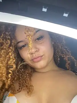 Lolacavalona online show from 09-18-25, 05:04