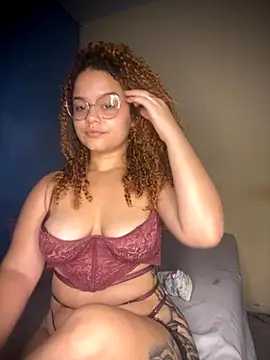 Lolacavalona online show from 10-25-25, 07:49