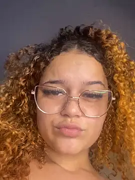 Lolacavalona online show from 11-19-25, 04:51