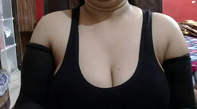 Snapshot of Your-Bhabi chatting on 01-01-25, 12:11 Your-Bhabi online show from 01-01-25, 12:11