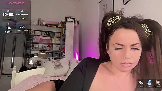 Snapshot of MyPhoenix chatting on 11-15-25, 05:49 MyPhoenix online show from 11-15-25, 05:49