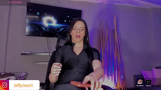 danna v online show from 10-19-25, 04:13