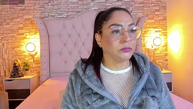 Snapshot of Gina_Myers chatting on 01-05-25, 02:08 Gina Myers online show from 01-05-25, 02:08