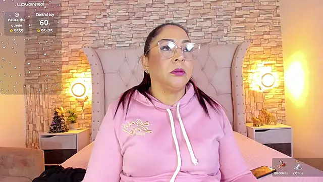 Snapshot of Gina_Myers chatting on 01-06-25, 01:08 Gina Myers online show from 01-06-25, 01:08