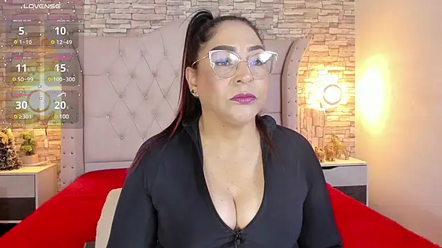 Snapshot of Gina_Myers chatting on 01-11-25, 12:40 Gina Myers online show from 01-11-25, 12:40