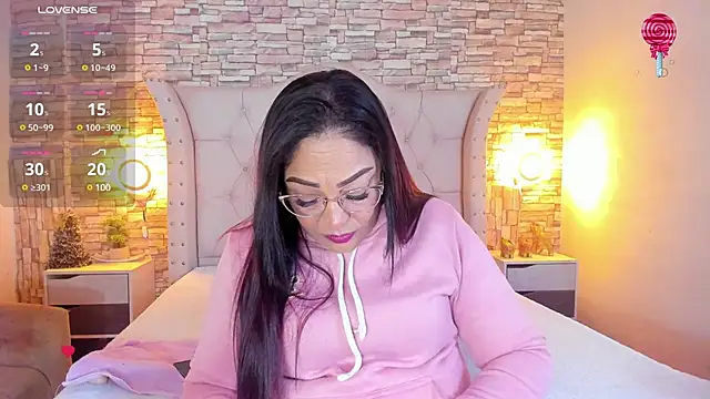 Snapshot of Gina_Myers chatting on 02-01-25, 12:37 Gina Myers online show from 02-01-25, 12:37