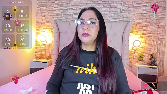 Snapshot of Gina_Myers chatting on 02-08-25, 01:01 Gina Myers online show from 02-08-25, 01:01