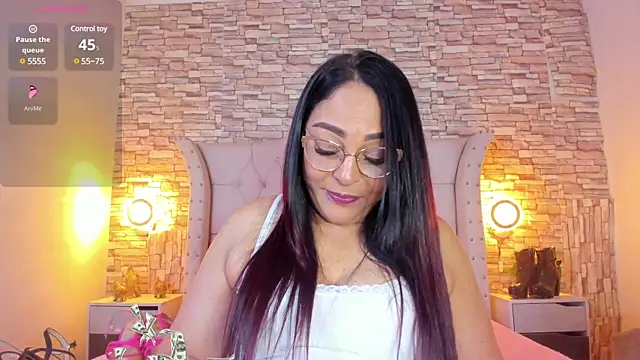 Snapshot of Gina_Myers chatting on 02-24-25, 01:10 Gina Myers online show from 02-24-25, 01:10