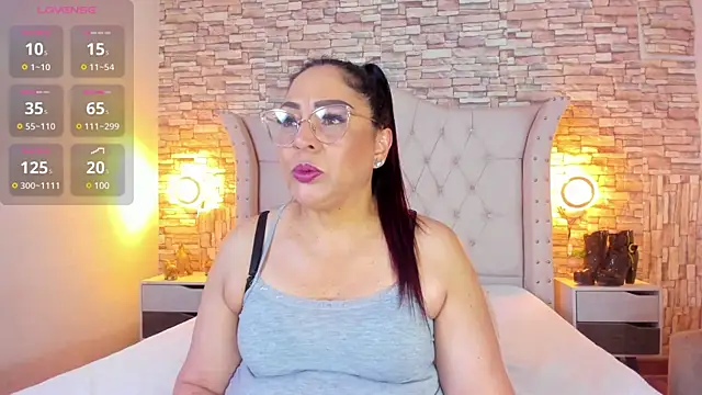 Snapshot of Gina_Myers chatting on 02-25-25, 12:34 Gina Myers online show from 02-25-25, 12:34