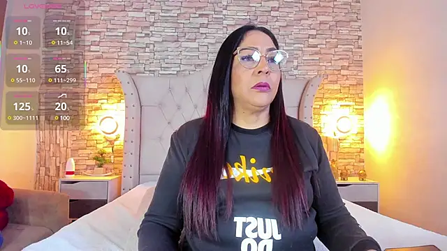 Snapshot of Gina_Myers chatting on 03-11-25, 12:17 Gina Myers online show from 03-11-25, 12:17