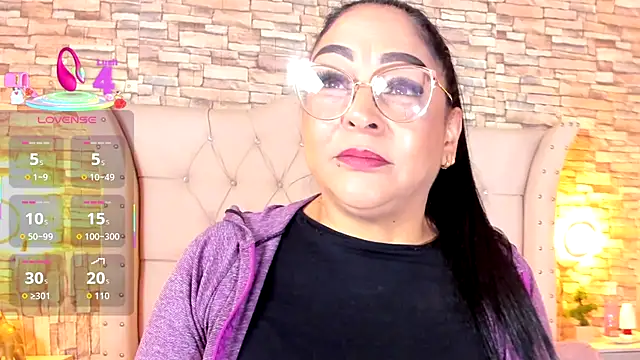 Snapshot of Gina_Myers chatting on 09-17-25, 01:57 Gina Myers online show from 09-17-25, 01:57