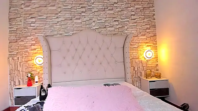 Snapshot of Gina_Myers chatting on 10-17-25, 12:30 Gina Myers online show from 10-17-25, 12:30