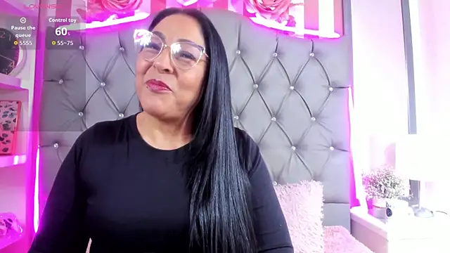 Snapshot of Gina_Myers chatting on 10-20-25, 12:38 Gina Myers online show from 10-20-25, 12:38