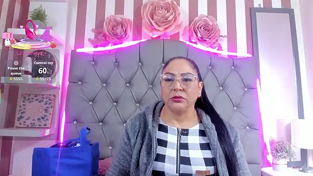 Snapshot of Gina_Myers chatting on 10-30-25, 12:17 Gina Myers online show from 10-30-25, 12:17