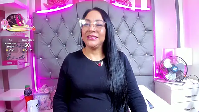 Snapshot of Gina_Myers chatting on 11-10-25, 12:37 Gina Myers online show from 11-10-25, 12:37