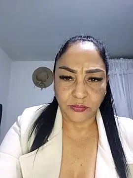 Snapshot of Gina_Myers chatting on 11-16-25, 01:33 Gina Myers online show from 11-16-25, 01:33