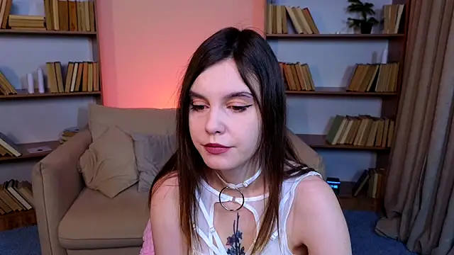 SusieMorris online show from 01-25-25, 01:54