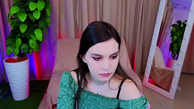 SusieMorris online show from 03-21-25, 01:45