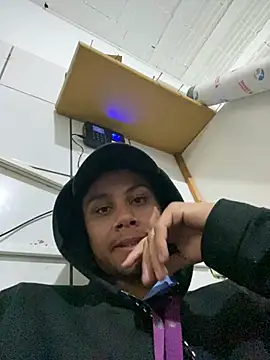 menorzinh777 online show from 02-06-25, 04:42