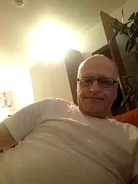 Milkasahne64 online show from 10-23-25, 05:44