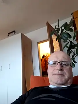 Snapshot of Milkasahne64 chatting on 01-09-26, 12:52 Milkasahne64 online show from 01-09-26, 12:52