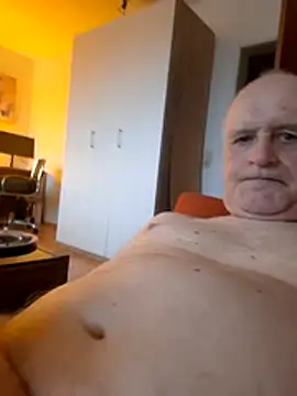 Snapshot of Milkasahne64 chatting on 02-06-26, 07:23 Milkasahne64 online show from 02-06-26, 07:23