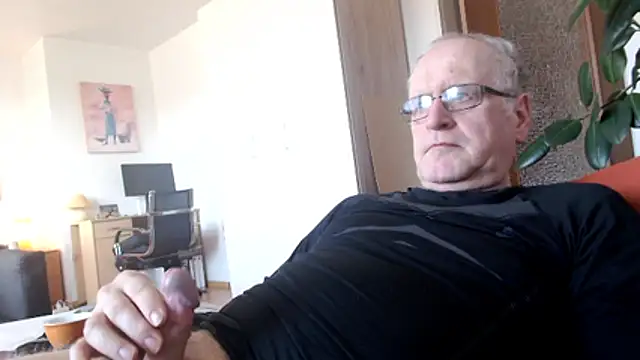 Snapshot of Milkasahne64 chatting on 03-21-26, 09:36 Milkasahne64 online show from 03-21-26, 09:36