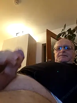 Snapshot of Milkasahne64 chatting on 03-24-26, 07:08 Milkasahne64 online show from 03-24-26, 07:08